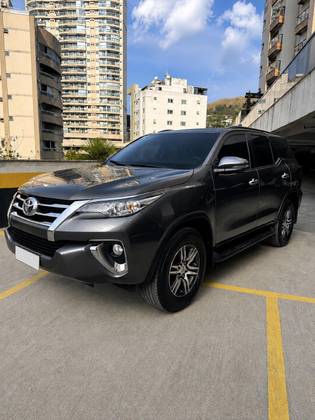 TOYOTA HILUX SW4 2.7 SRV 7 LUGARES 4X2 16V FLEX 4P AUTOMÁTICO TOYOTA HILUX SW4 2.7 SRV 7 LUGARES 4X2 16V FLEX 4P AUTOMÁTICO